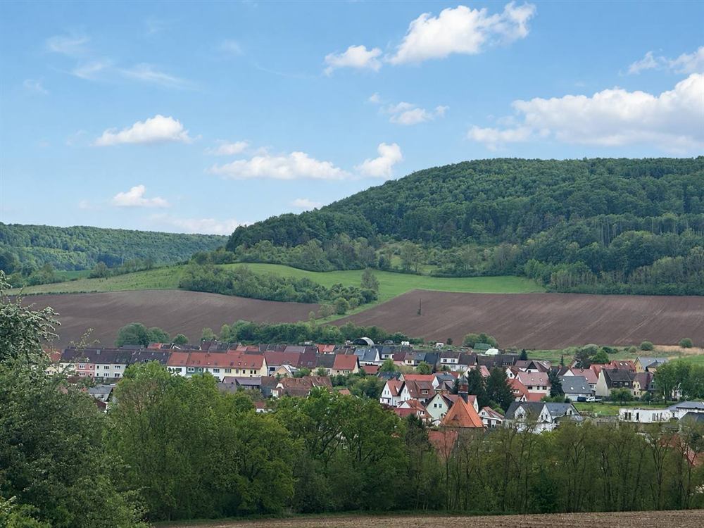 Blick auf Uder im Eichsfeld nahe Zum Lahmen Frosch
